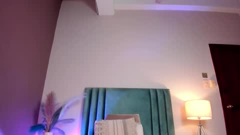 Nora Da Silva online show from February 20, 1:05 am