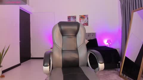 Nora online show from March 11, 7:25 pm