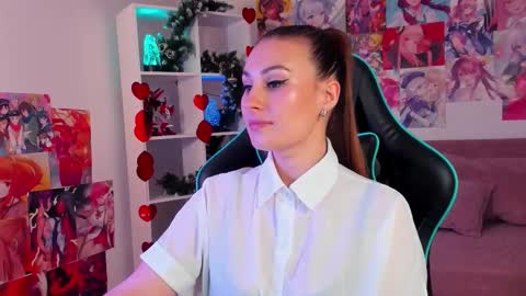 NoraFoxes online show from December 17, 6:36 pm