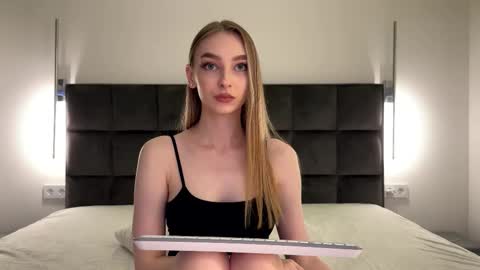 Goldie online show from September 27, 3:43 pm