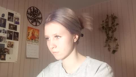 Sari  It is my first day  online show from February 27, 3:04 pm