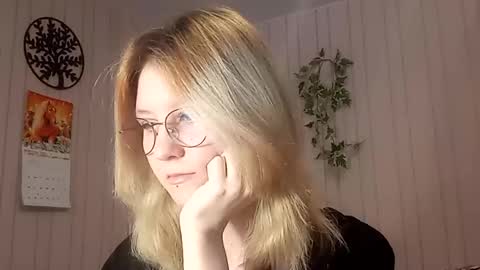 Sari  It is my first day  online show from February 19, 2:16 pm