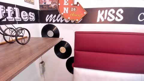 Snapshot of novi_rosse chatting on December 17, 11:39 am Novi online show from December 17, 11:39 am