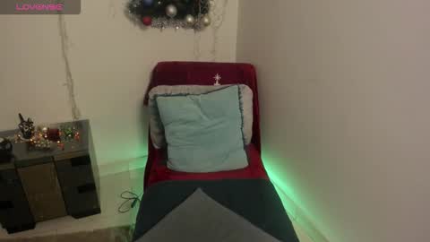 nuit_rose online show from January 6, 2:15 am