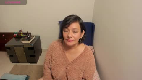 Snapshot of nuit_rose chatting on October 23, 2:57 am nuit_rose online show from October 23, 2:57 am