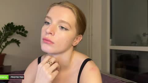 Snapshot of nura_foxx chatting on December 14, 3:17 am nura_foxx online show from December 14, 3:17 am