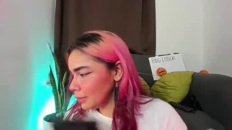 Nia online show from November 11, 3:09 am