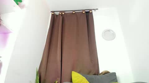 Nia online show from February 21, 6:27 am