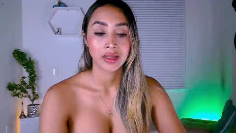 Nycole online show from January 15, 3:11 am