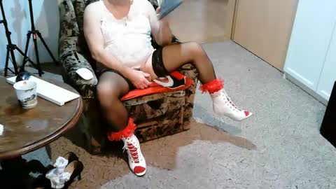 Snapshot of nyloniasau chatting on January 11, 2:36 pm Strumpfhose online show from January 11, 2:36 pm