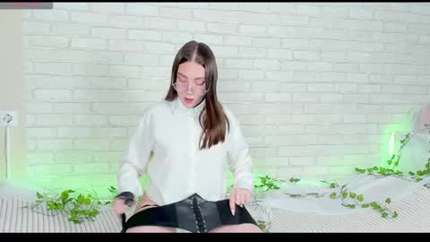 Kat online show from November 18, 6:00 pm