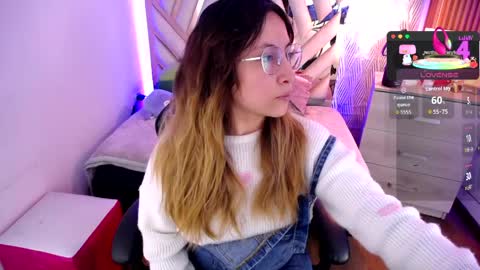 Alex   .    online show from May 19, 3:13 am