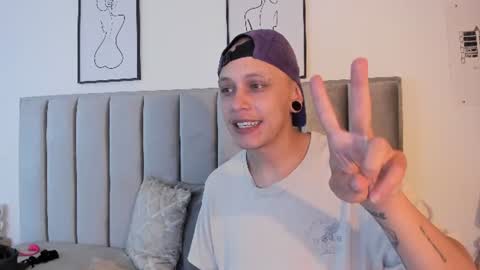 Sara Help me reach 1000 followers online show from June 19, 3:07 pm