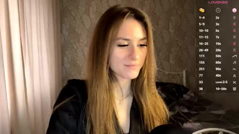 Mia online show from December 2, 9:18 am