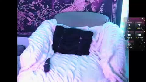 Vee online show from June 10, 7:57 pm