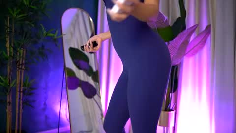 Julia online show from December 1, 7:06 am