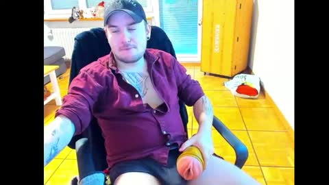 Snapshot of ohihoe92 chatting on December 3, 7:38 am Chris online show from December 3, 7:38 am