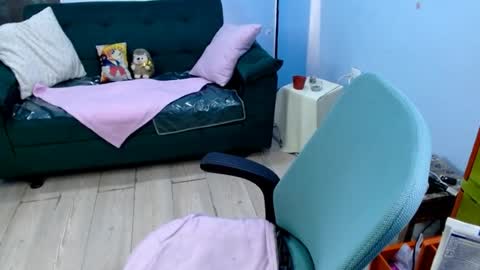 ohmysqueak online show from May 30, 4:00 am