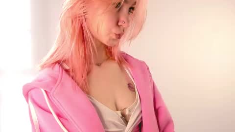 Emi and Ohpi online show from April 15, 1:47 pm