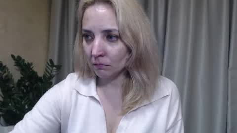 Mari online show from November 15, 8:43 pm