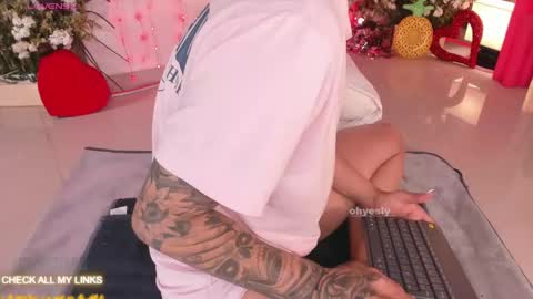 ohyesly_ online show from February 28, 10:19 am