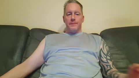 Snapshot of olavdelux chatting on October 17, 9:30 pm olavdelux online show from October 17, 9:30 pm