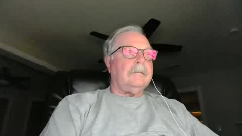 Snapshot of oldlakeguy chatting on December 19, 3:07 am OldLakeGuy online show from December 19, 3:07 am