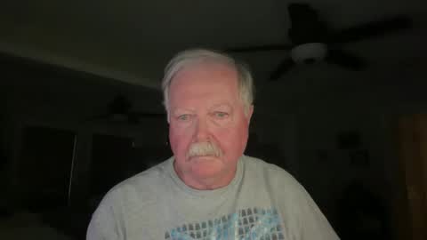 Snapshot of oldlakeguy chatting on October 26, 11:48 pm OldLakeGuy online show from October 26, 11:48 pm