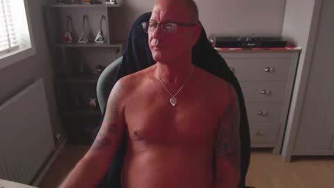 oldveteranuk online show from October 10, 8:42 am