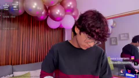 oliver20__ online show from July 2, 9:42 pm