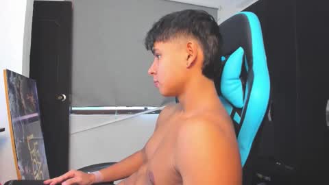 Oliver bray online show from November 2, 7:47 pm