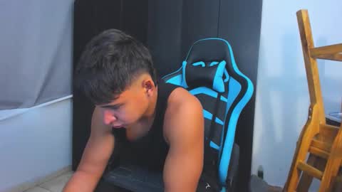 Oliver bray online show from November 26, 4:48 pm