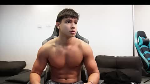 Oliver bray online show from April 1, 1:28 am