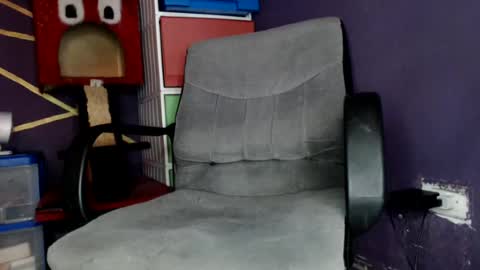 oliver_laid_2023 online show from August 9, 3:23 am
