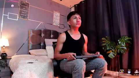 oliver mr  online show from December 4, 8:30 pm