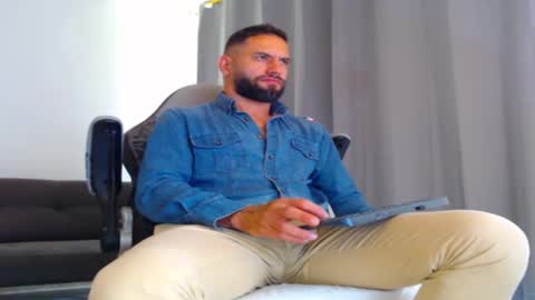 oliver online show from November 18, 3:48 pm