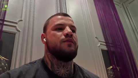 Snapshot of oliversport chatting on October 21, 10:42 am OliverSport online show from October 21, 10:42 am