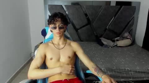 oliverthompson_01 online show from October 11, 8:19 am