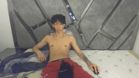 oliverthompson_01 online show from October 2, 6:34 am