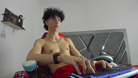 oliverthompson_01 online show from March 6, 6:19 am