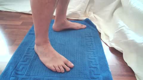 Snapshot of oliverthomsen2 chatting on January 25, 8:42 am oliverthomsen2 online show from January 25, 8:42 am