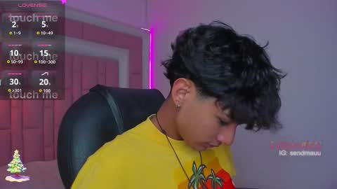 Oliver online show from December 3, 1:34 pm