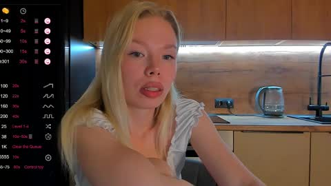 Olivia 3 online show from June 3, 9:09 pm