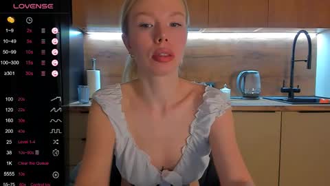 Olivia 3 online show from May 26, 9:10 pm