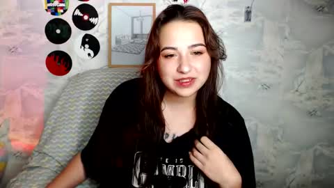 Snapshot of olivia_defo chatting on September 28, 3:21 pm olivia_defo online show from September 28, 3:21 pm