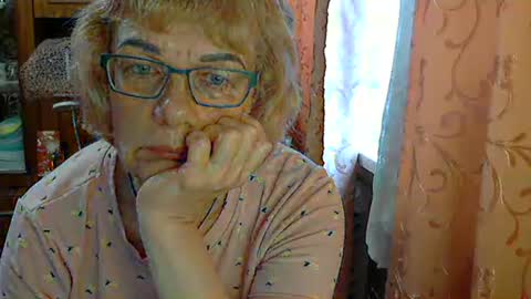 Olivia Mia online show from May 11, 7:48 am