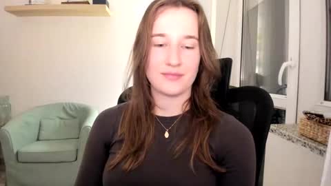 Oliwiaa2004 online show from September 14, 4:41 pm