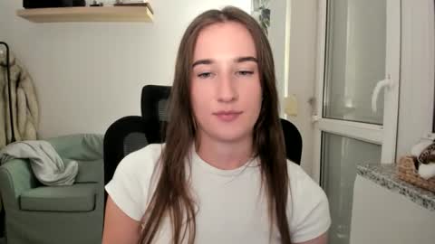 Oliwiaa2004 online show from December 22, 10:05 pm