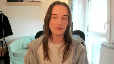 Oliwiaa2004 online show from April 10, 12:43 pm