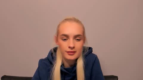 oliviaBeauty online show from February 24, 9:07 pm